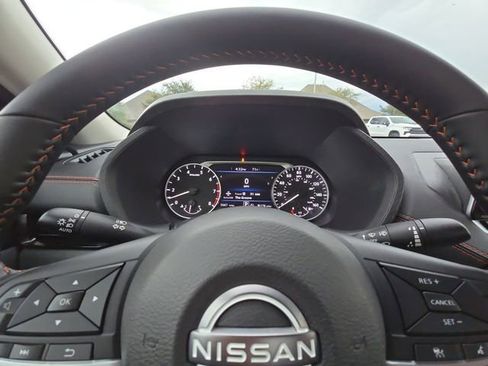 Certified 2025 Nissan Sentra SR FWD image 25