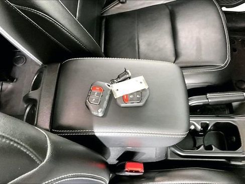 Used 2023 Jeep Wrangler Sahara image 33