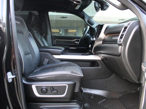 Used 2019 RAM 1500 Laramie AWD/4WD image 16