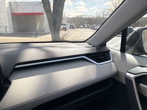 Used 2021 Toyota RAV4 XLE image 35