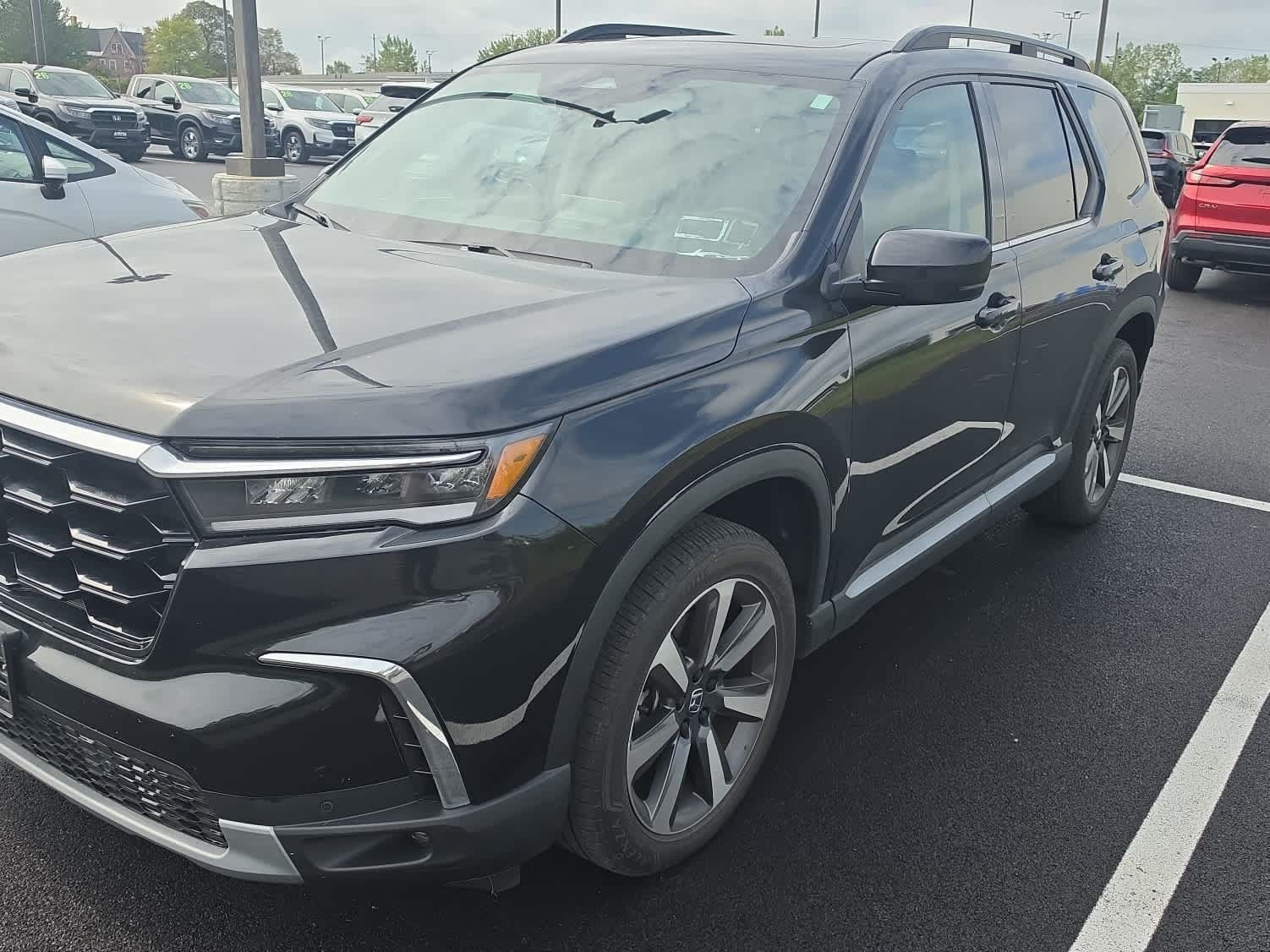 Used 2024 Honda Pilot Touring image 1