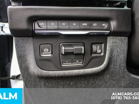 Used 2026 Cadillac Escalade ESV Platinum Sport image 32