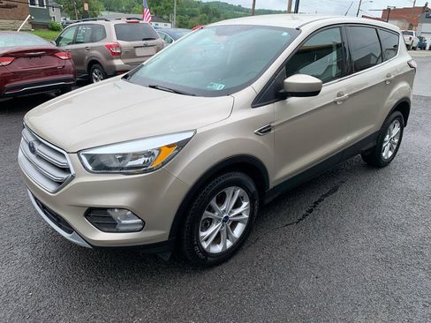 Used 2017 Ford Escape SE AWD/4WD image 2