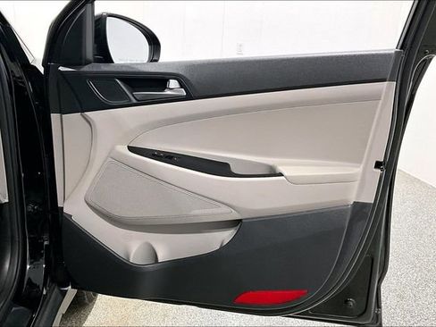 Used 2018 Hyundai Tucson SE image 30