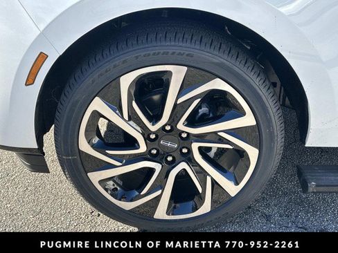 New 2026 Lincoln Navigator Reserve image 9