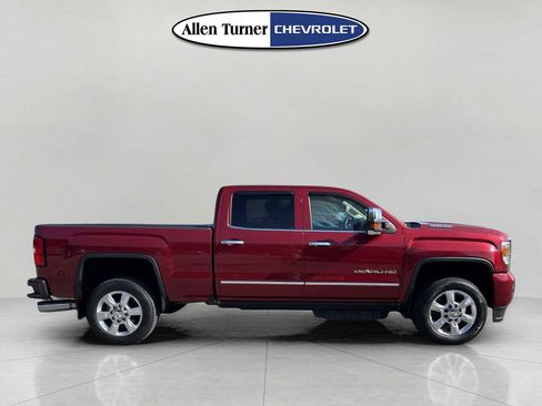 Used 2019 GMC Sierra 2500 Denali w/ Duramax Plus Package image 3