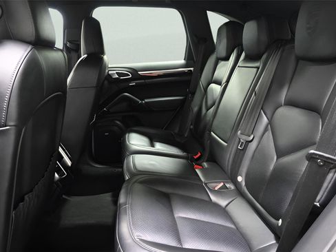 Used 2018 Porsche Cayenne Platinum Edition AWD/4WD image 15