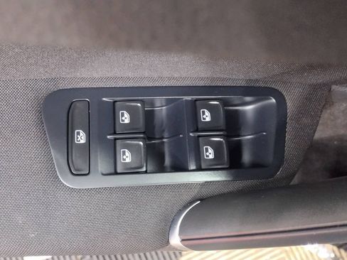 Used 2019 Volkswagen e-Golf SE w/ Driver Assistance Package image 16