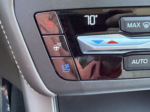 Used 2020 Ford Explorer Platinum w/ Premium Technology Package image 22