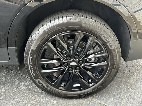 Certified 2022 Cadillac XT5 Premium Luxury w/ LPO, ONYX Package image 20