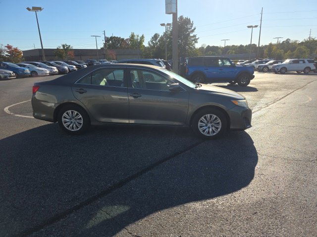 Used 2014 Toyota Camry FWD image 2