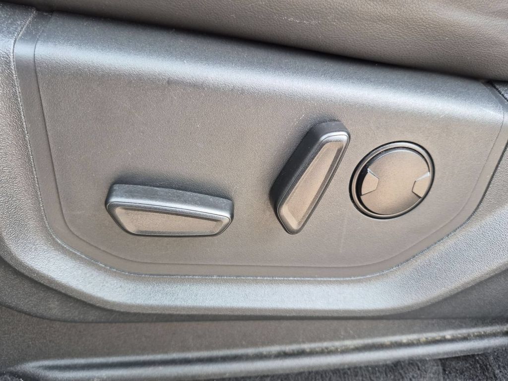 Used 2023 Ford Expedition XLT AWD/4WD image 12