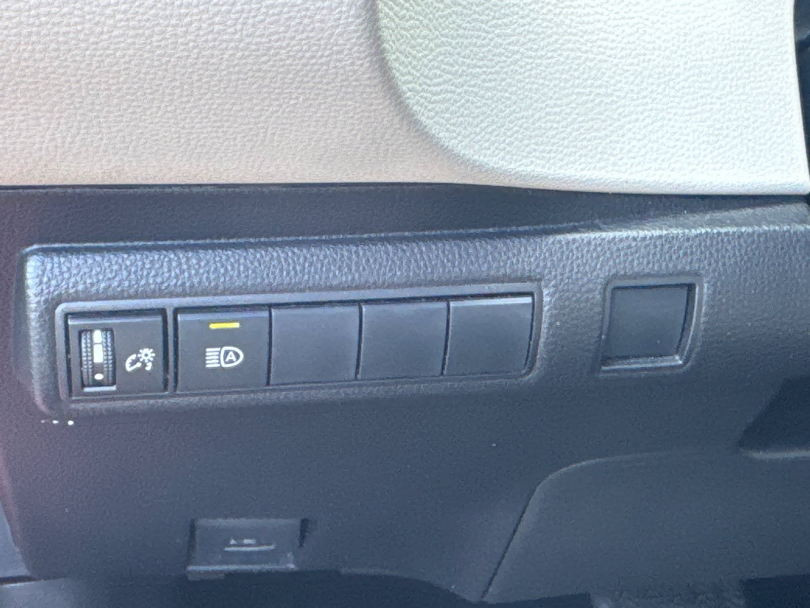 Used 2021 Toyota Corolla LE FWD image 31