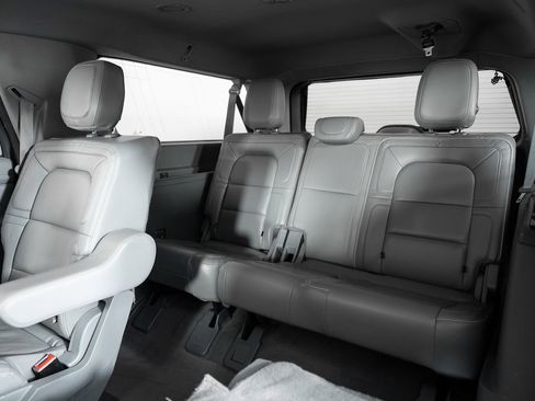 Used 2021 Lincoln Navigator L Reserve image 19