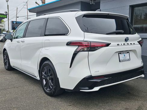 Used 2024 Toyota Sienna XSE AWD/4WD image 3
