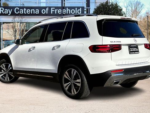 Used 2025 Mercedes-Benz GLB 250 4MATIC image 12