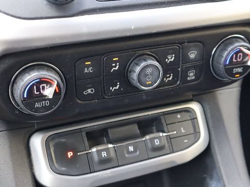 Used 2020 GMC Acadia SLT FWD image 26