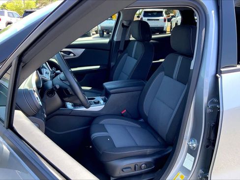 Used 2025 Chevrolet Blazer LT FWD image 8