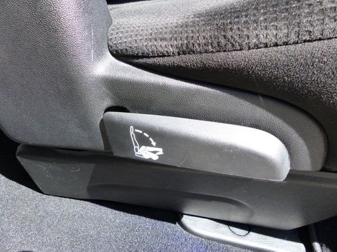 Used 2019 Dodge Grand Caravan SE w/ UConnect Hands-Free Group FWD image 38