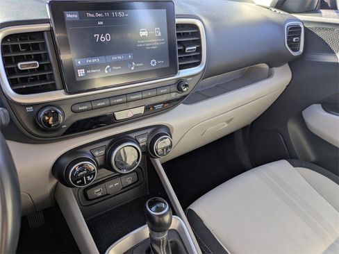 Used 2023 Hyundai Venue SEL image 19