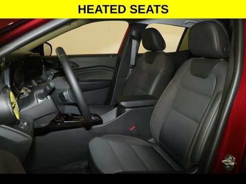 Used 2025 Chevrolet Trax LT w/ LT Convenience Package FWD image 3