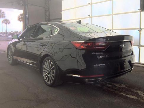 Used 2017 Kia Cadenza Premium w/ Luxury Package FWD image 8