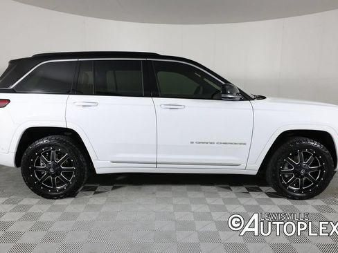 Used 2025 Jeep Grand Cherokee Summit AWD/4WD image 4