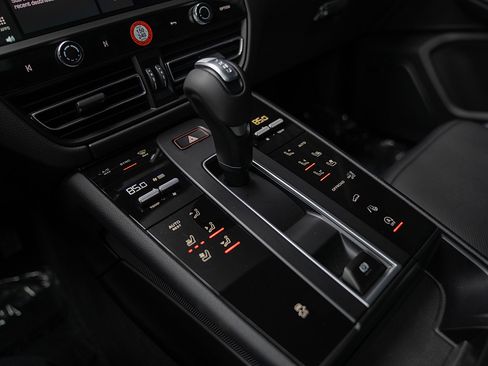 Certified 2026 Porsche Macan AWD/4WD image 15