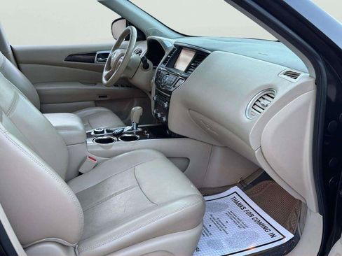 Used 2015 Nissan Pathfinder Platinum w/ Family Entertainment Package FWD image 15