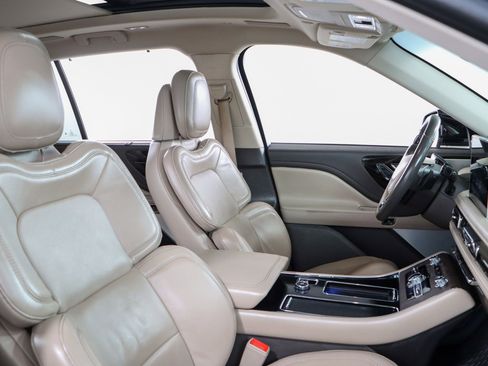 Used 2020 Lincoln Aviator Reserve w/ Equipment Group 202A image 29