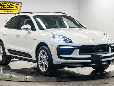 Used 2025 Porsche Macan AWD/4WD image 5