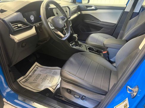 Certified 2024 Volkswagen Taos SE FWD image 19