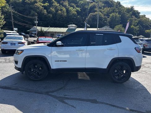 Used 2021 Jeep Compass Latitude w/ Sun and Sound Group AWD/4WD image 5