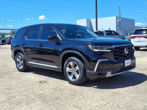 Used 2025 Honda Pilot EX-L image 2