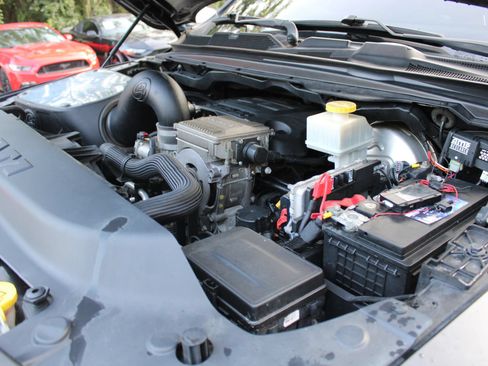 Used 2019 RAM 1500 Laramie AWD/4WD image 37