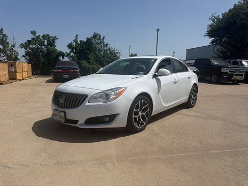 Used 2017 Buick Regal Sport Touring FWD image 1