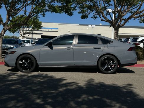 Used 2023 Honda Accord Sport image 3