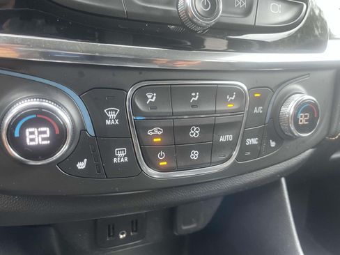 Used 2021 Chevrolet Traverse LT AWD/4WD image 29