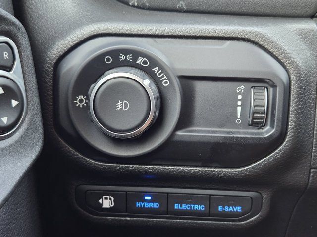 Used 2023 Jeep Wrangler Unlimited Sahara AWD/4WD image 23