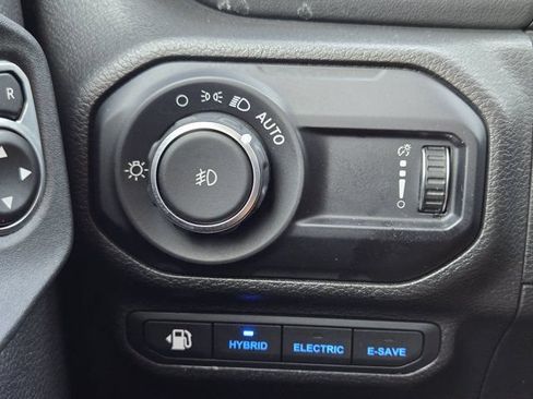 Used 2023 Jeep Wrangler Unlimited Sahara AWD/4WD image 23