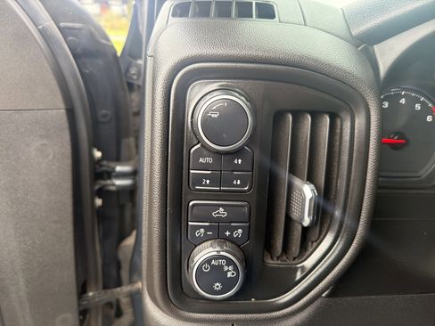 Used 2021 Chevrolet Silverado 1500 Custom Trail Boss AWD/4WD image 27