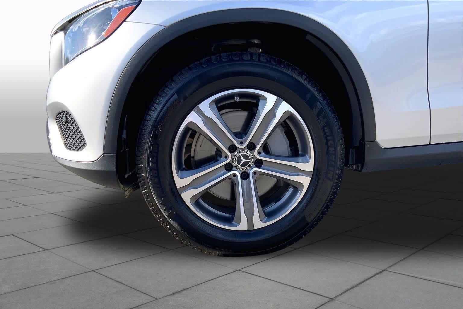 Used 2019 Mercedes-Benz GLC 300 4MATIC image 11