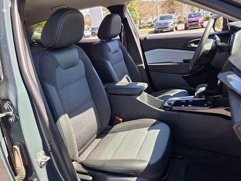 Used 2025 Chevrolet Trax LT image 18