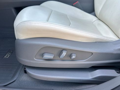 Used 2023 Cadillac XT5 Premium Luxury w/ Technology Package AWD/4WD image 14