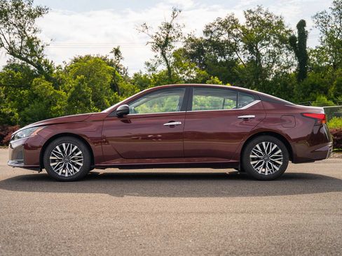 Used 2025 Nissan Altima 2.5 SV FWD image 4