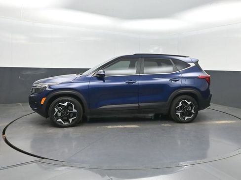 Used 2025 Kia Seltos EX AWD/4WD image 2