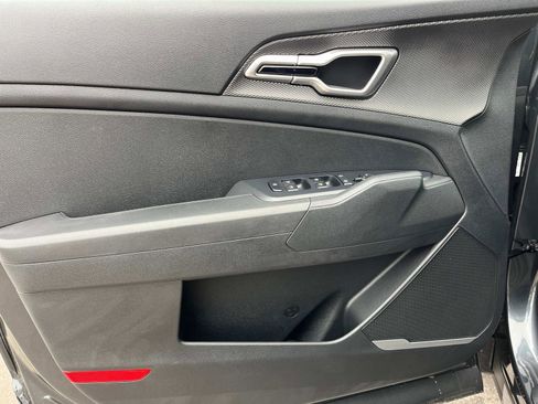 New 2025 Kia Sportage LX image 24