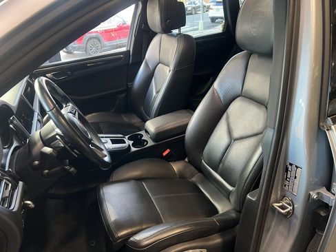Used 2020 Porsche Macan image 13