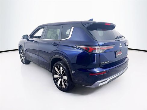 New 2025 Mitsubishi Outlander SE image 5