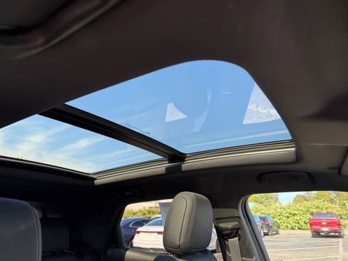 Used 2023 Chevrolet TrailBlazer ACTIV w/ Sun and Liftgate Package image 18